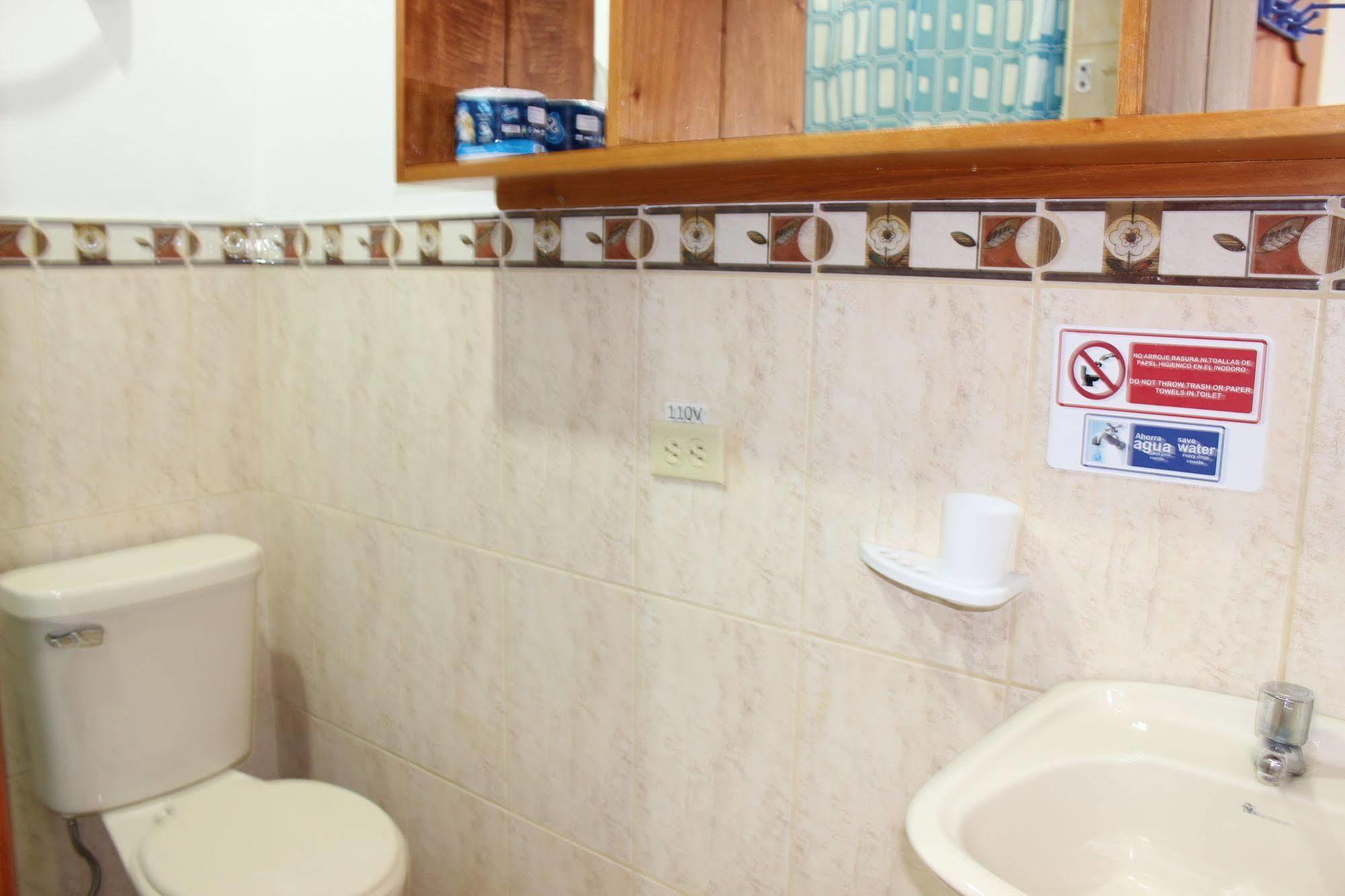Galapagos Best Hostel Puerto Ayora Kültér fotó