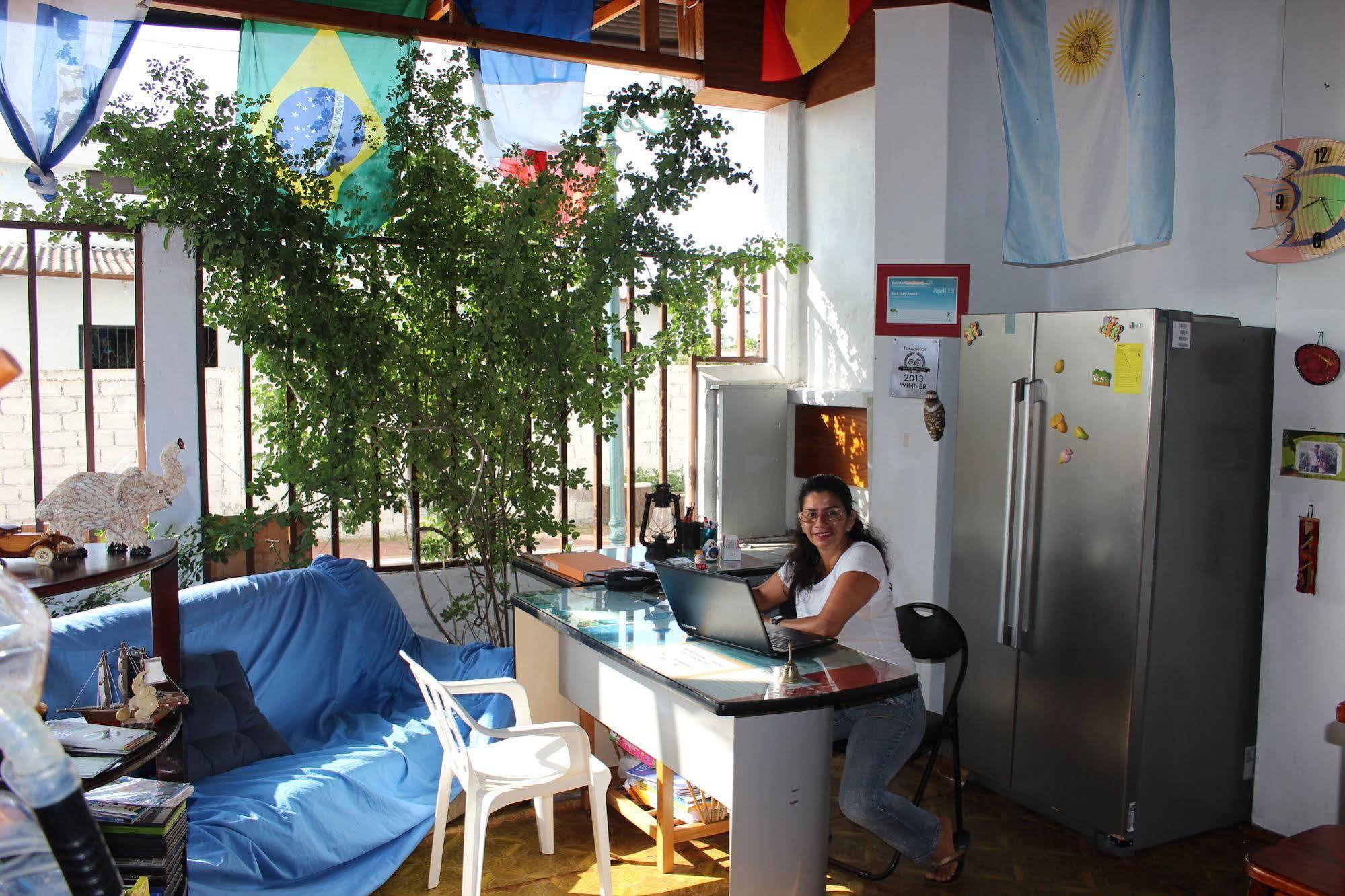 Galapagos Best Hostel Puerto Ayora Kültér fotó