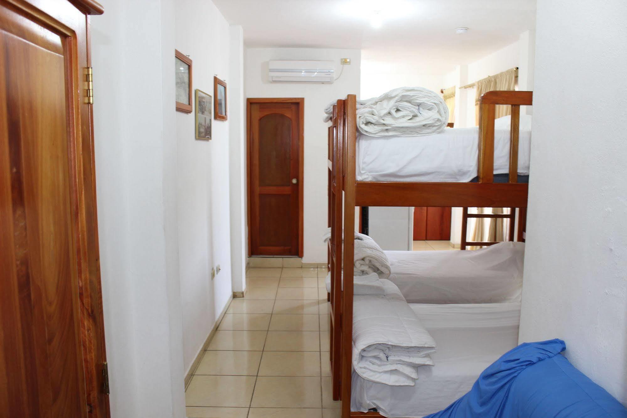 Galapagos Best Hostel Puerto Ayora Kültér fotó