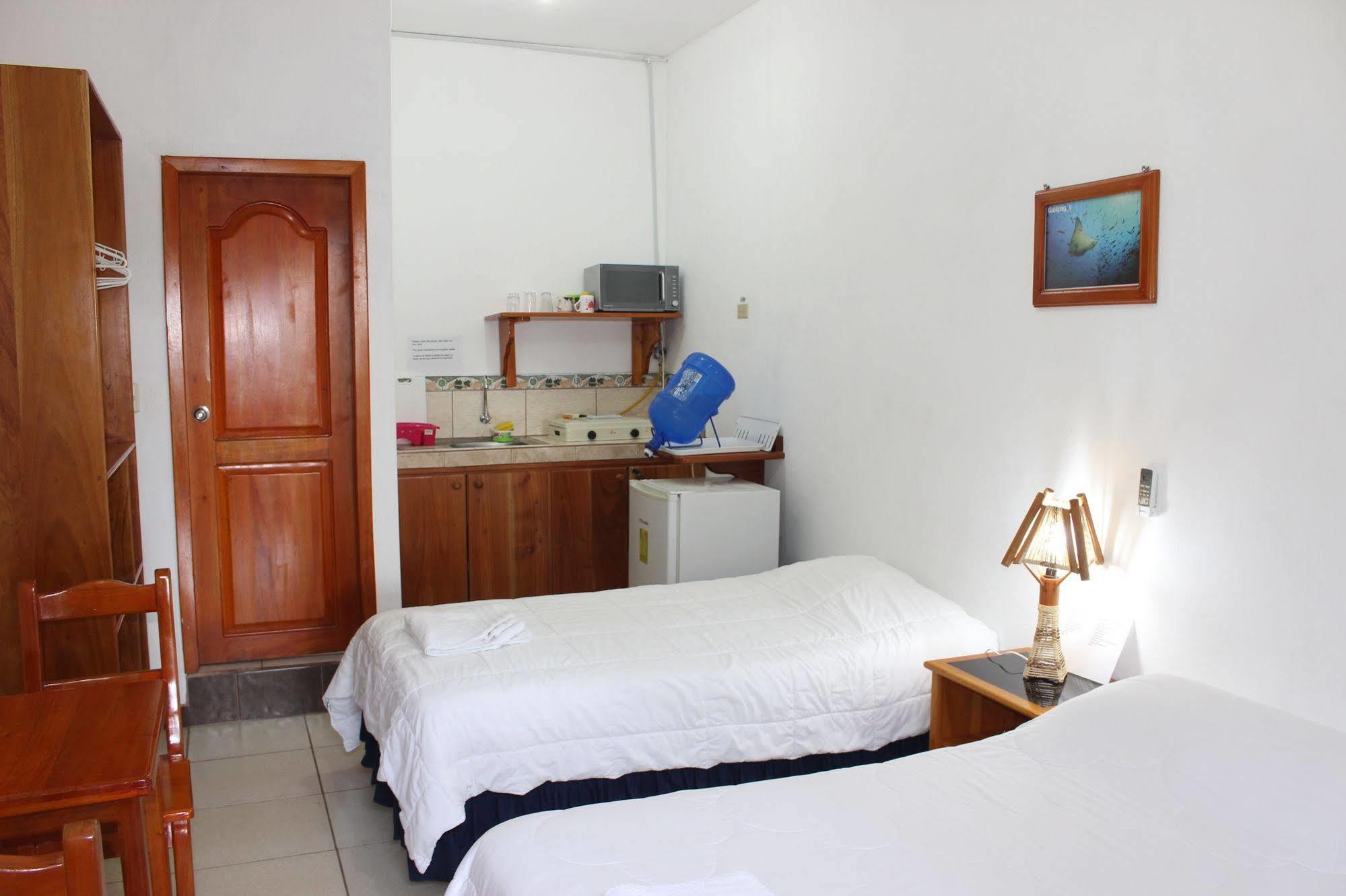 Galapagos Best Hostel Puerto Ayora Kültér fotó